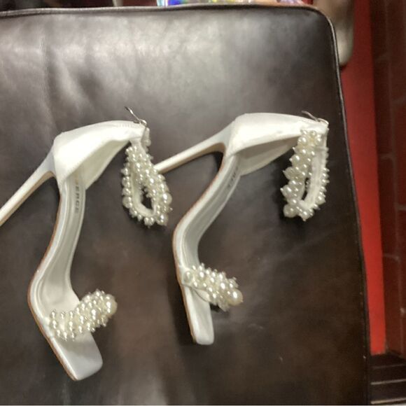Pearl stiletto heel shoes - Picture 3 of 3